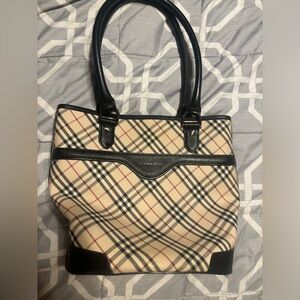 Burberry shoulder bag 100 % authentic in great condition